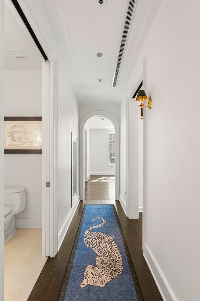 Building Photo - 118 E Erie St