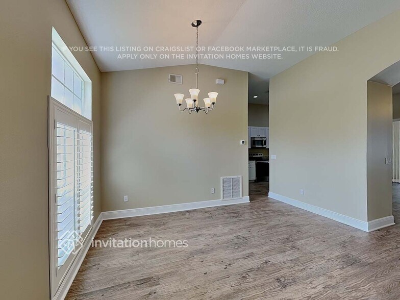 Building Photo - 3169 Floral Way E