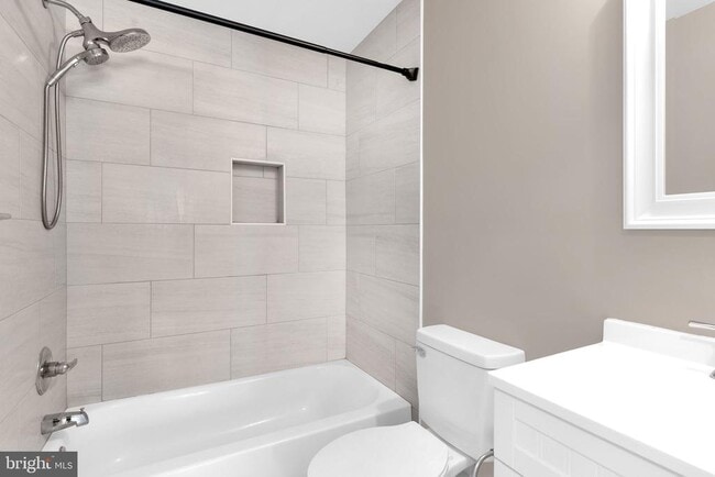 Building Photo - 383 Sollers Wharf Rd