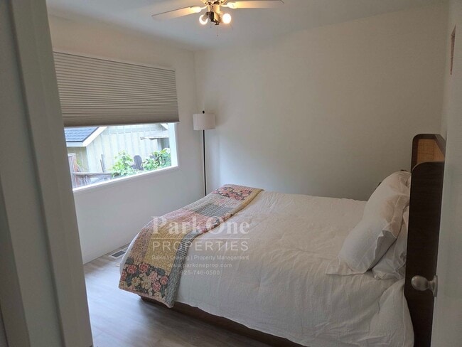 Building Photo - Super Cute Carmel Home Available for Long ...