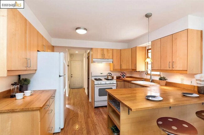 Kitchen - 3863 West St
