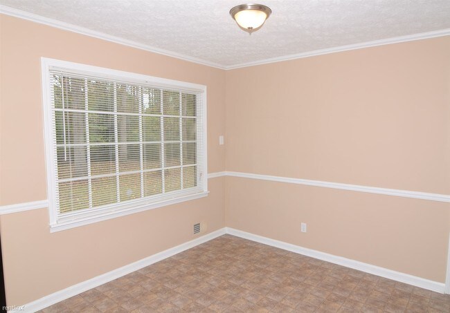 Building Photo - 3 br, 2 bath House - 233 Lucan Way