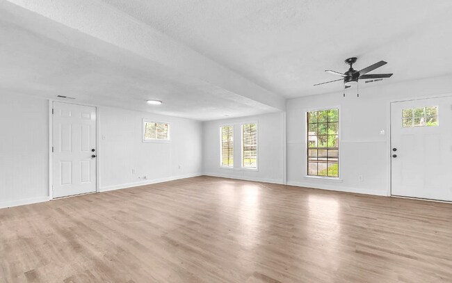 Building Photo - 2919 Normandy Dr