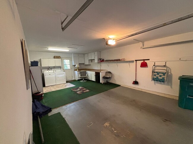 Building Photo - Fantastic Summer Getaway, Short Term Furni...