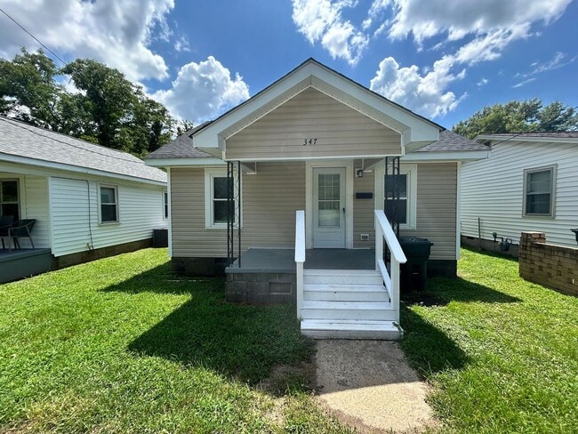 Primary Photo - Cozy Two bedroom Home-Newly Renovated