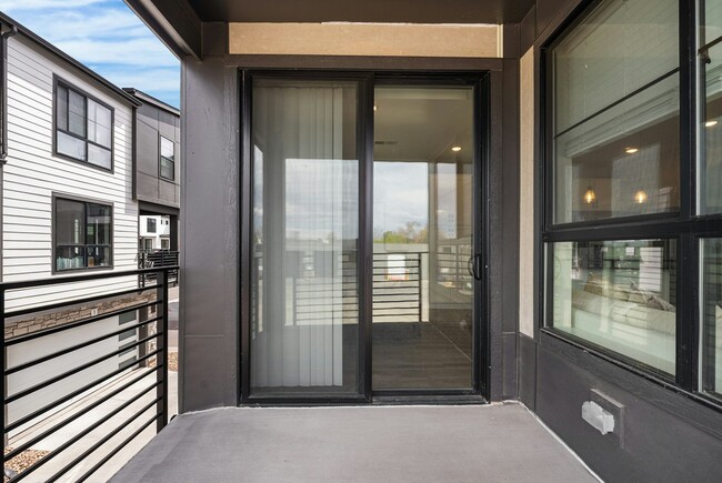 Building Photo - 2014 S Holly St