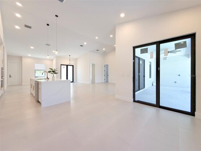 Building Photo - 14671 Lillian Cir