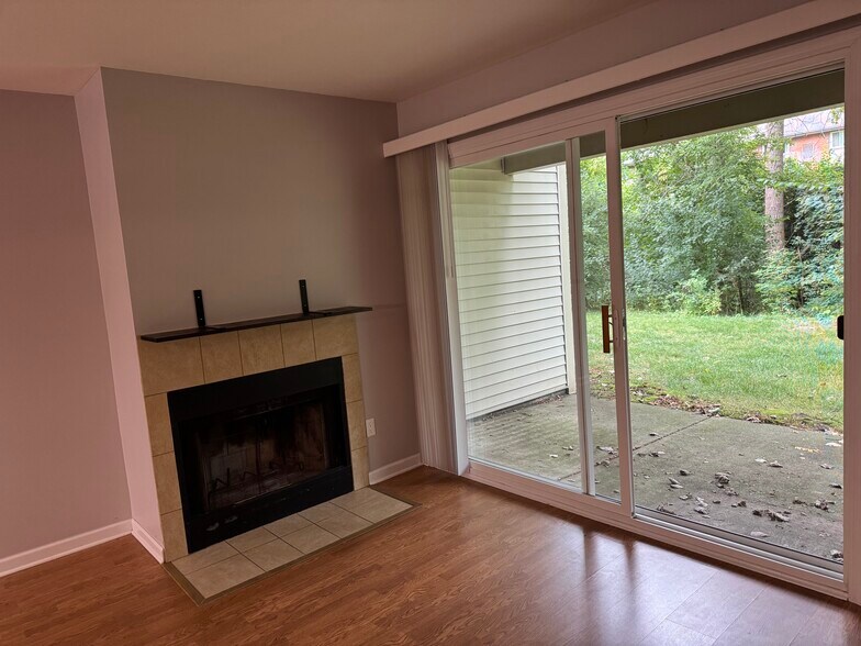 Building Photo - 2916 Davison Ave