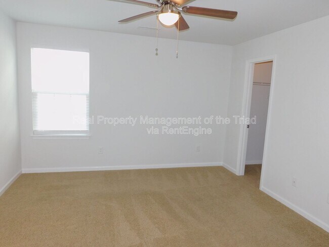 Building Photo - 390 Spaulding St