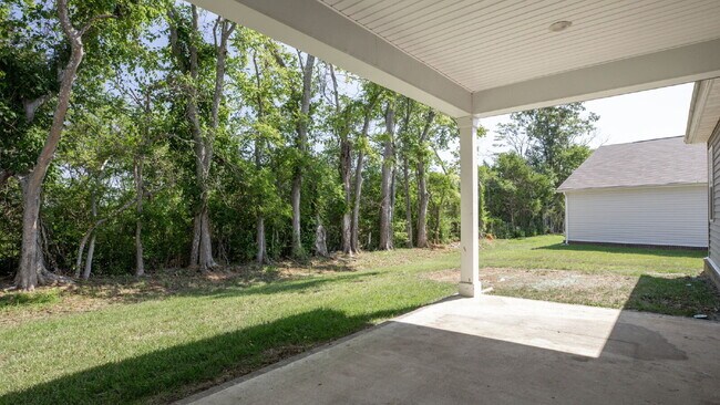 Building Photo - Limited-time offer: Reduced security deposit for well-qualified applicants. Spacious 4BR/3BA home...