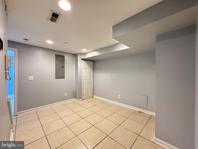 Building Photo - 1835 N Bouvier St