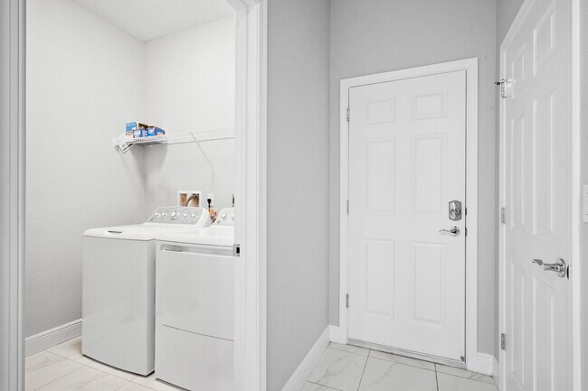 Building Photo - 1597 NW Cataluna Cir