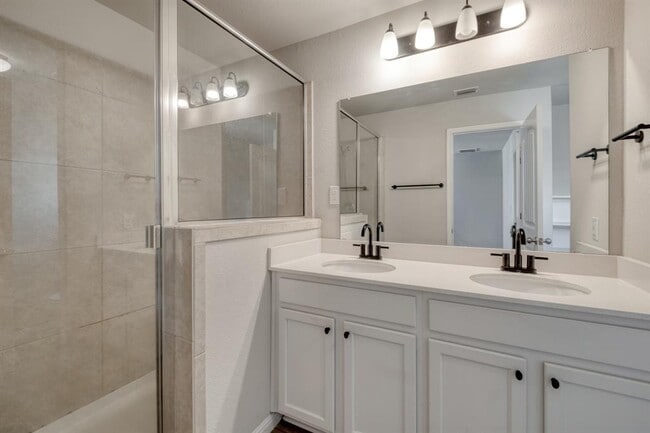 Building Photo - 10605 Harwood Overlook Cove