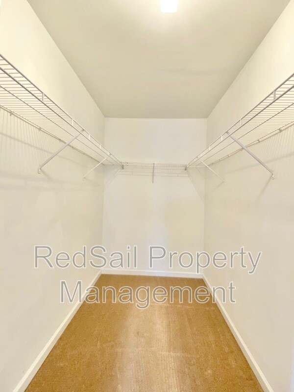 Building Photo - 926 Woodcreek Dr