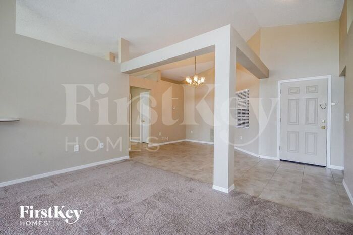 Building Photo - 1830 Lakepoint Dr