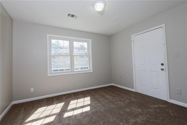 Building Photo - 208 1/2-202 Camp St