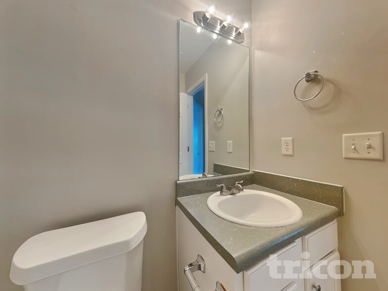 Building Photo - 2003 Bertha Ct