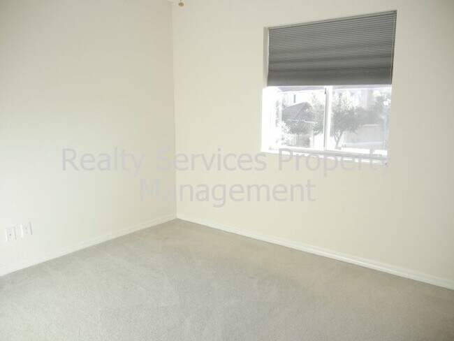 Building Photo - 3350 Antica St