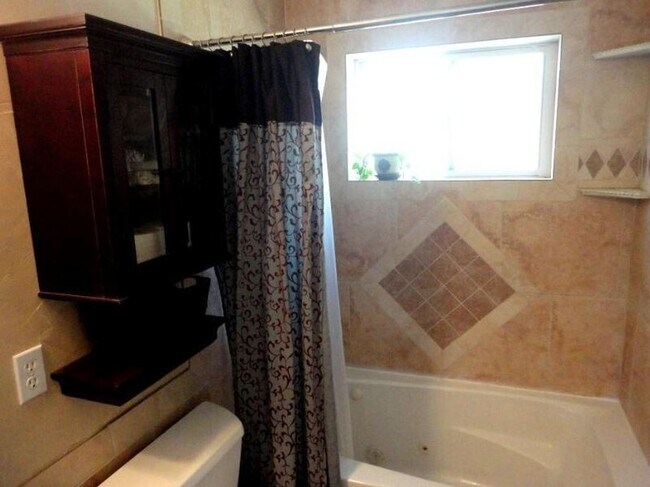 Building Photo - 280 Anderson Dr