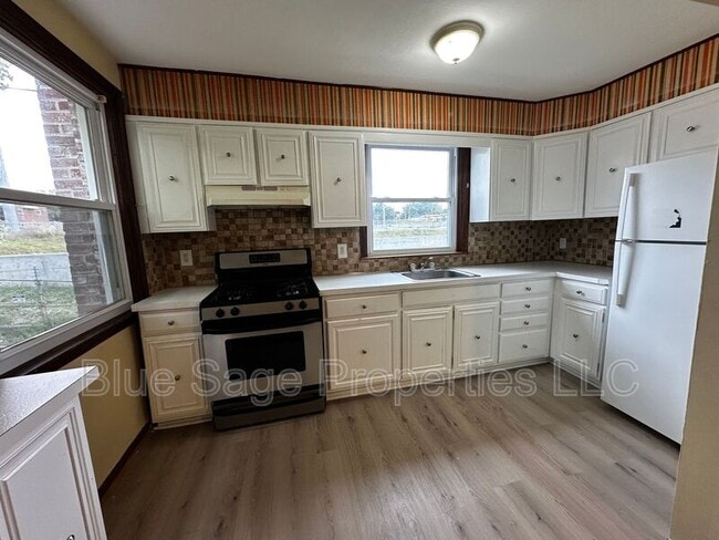 Building Photo - 1500 Llanwellyn Ave