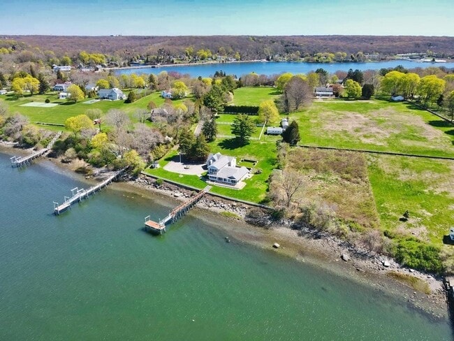 Building Photo - 149 Nanaquaket Rd