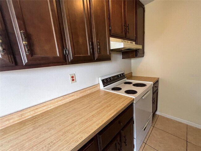 Building Photo - 423 E Sessoms Ave