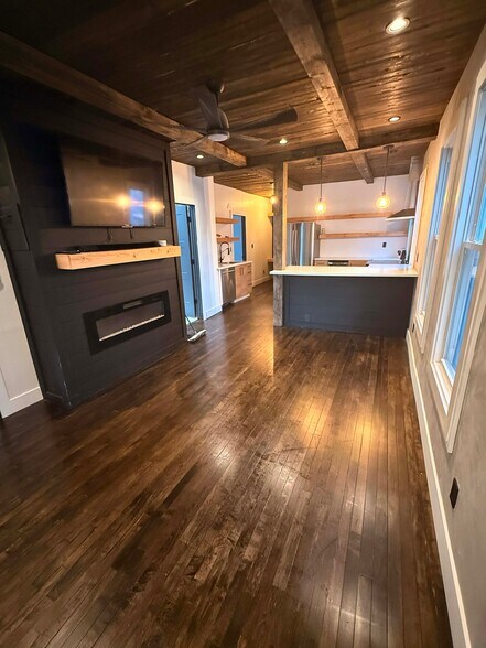 Living room /Kitchen open concept - 2872 S Delaware Ave