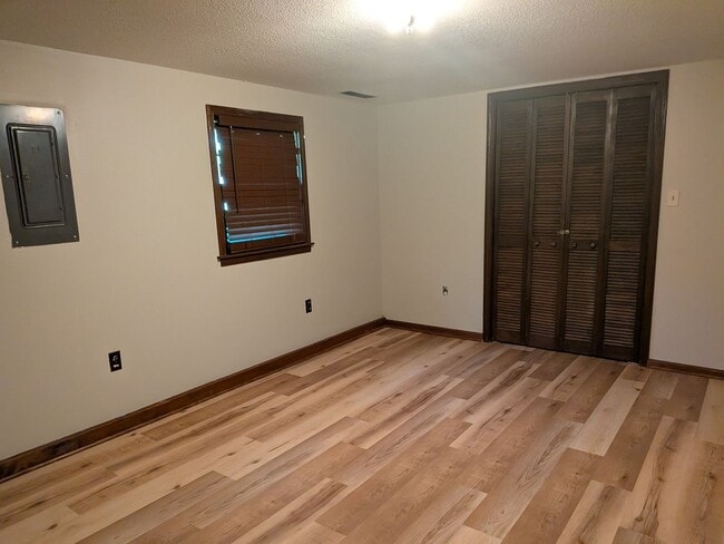 Building Photo - 2513 Lilac Dr