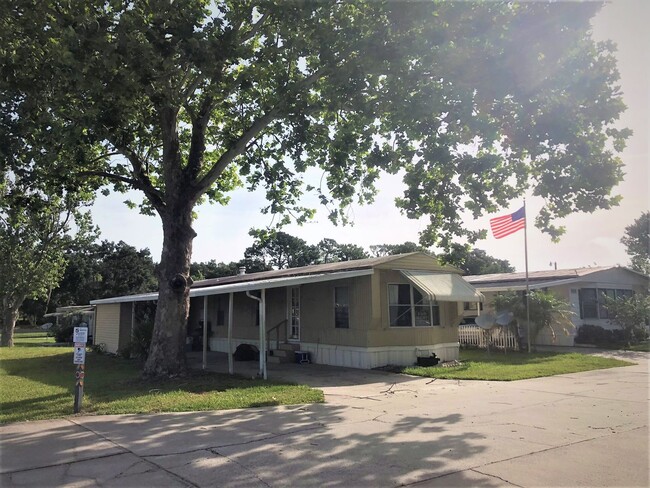 Building Photo - CUTE (2BR/1BA) Wesley Chapel Mobile Home w...