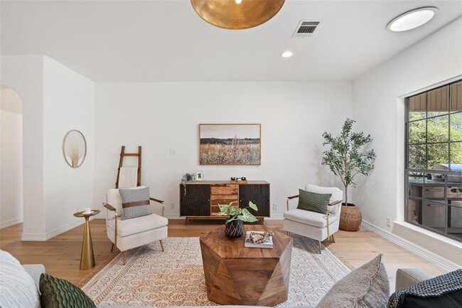 Building Photo - 403 Stirrup Dr