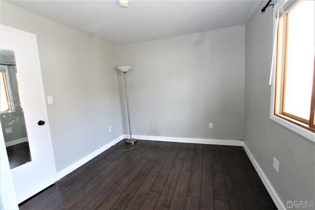 Building Photo - 604 Ravens Crest Dr