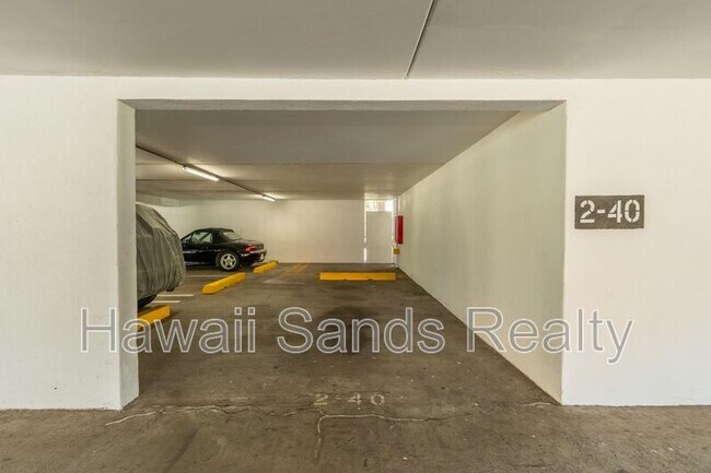 Building Photo - 2452 Tusitala St