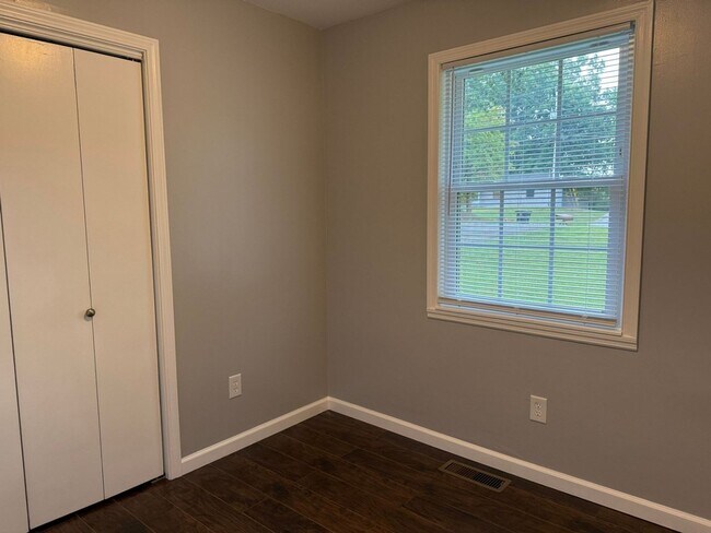 Building Photo - Beautiful 3 Bedroom House in West Knoxville