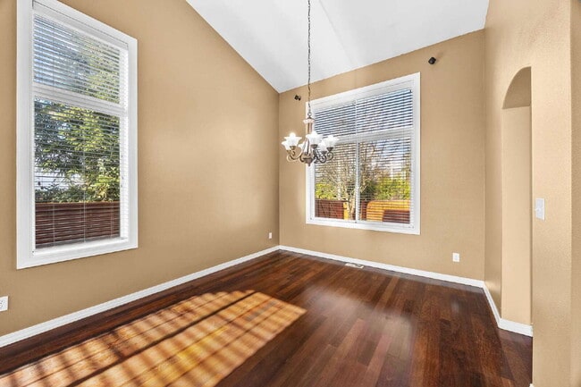 Building Photo - RENTED ~ THIS PROPERTY IS NO LONGER AVAILABLE~ ** This beautiful light filled home offers 4-bedro...