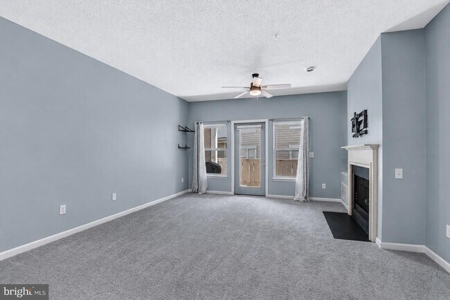 Building Photo - 14300 Grape Holly Grove