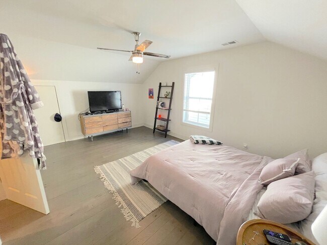 Building Photo - 609 E Duffy Ln