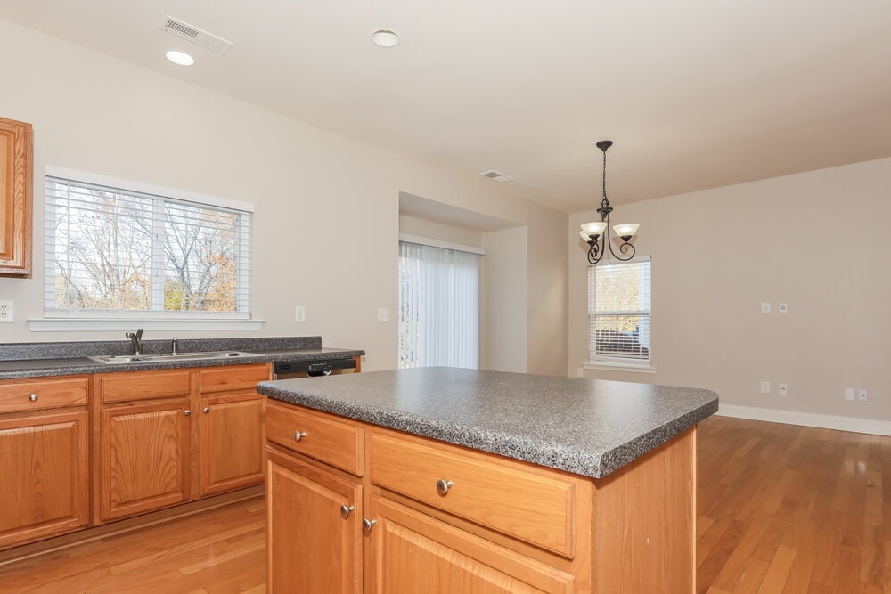 Building Photo - 4800 Abercromby St