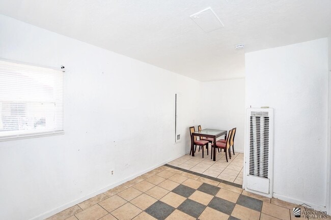 Building Photo - 531 S 1st Ave