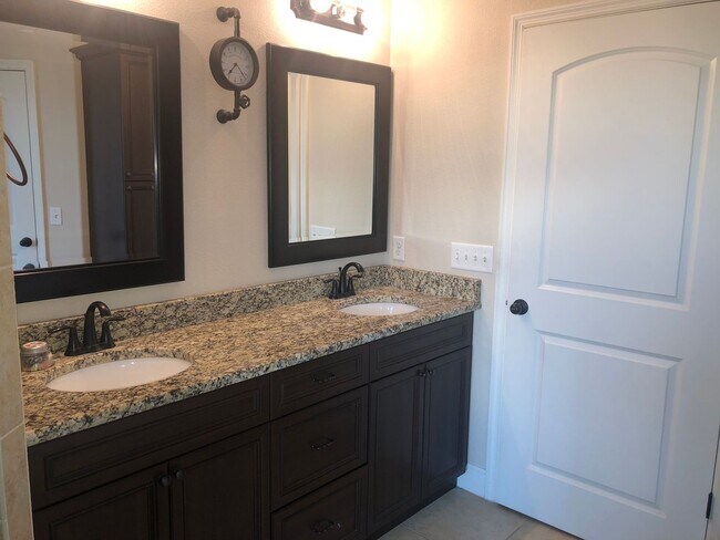 Building Photo - Beautiful Home In Cinnamon Hills