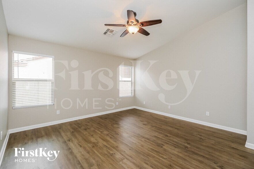 Building Photo - 1610 E Desert Ln