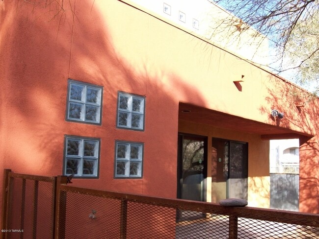 Building Photo - 1317 E Hedrick Dr