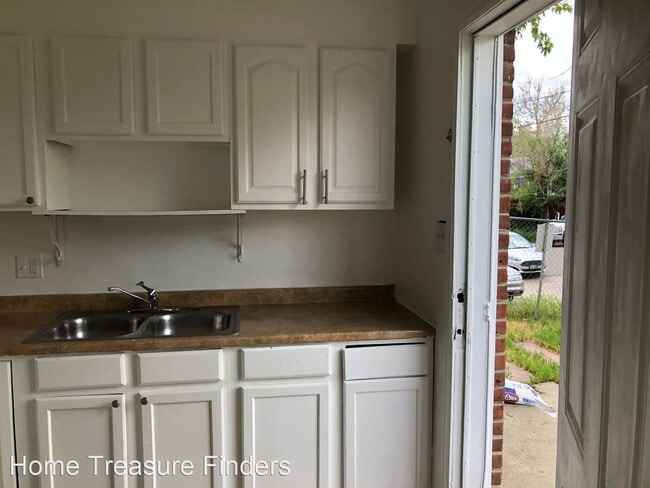 Building Photo - 1869-1887 W Mosier Pl