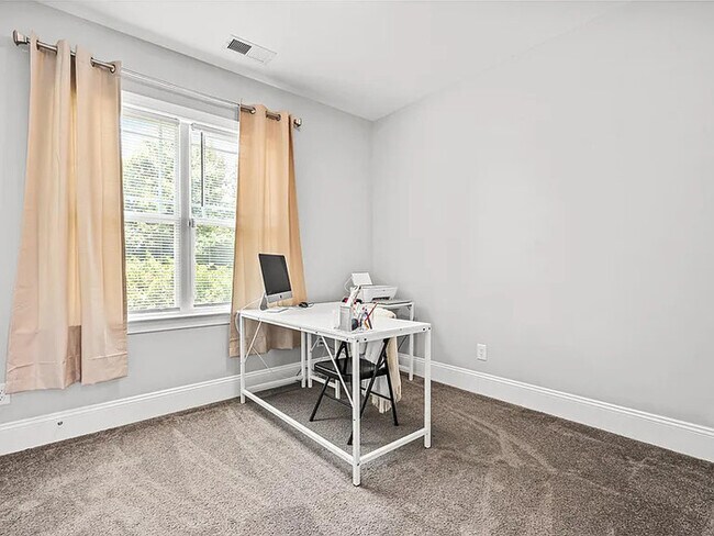 Building Photo - Lease OR Lease to Own