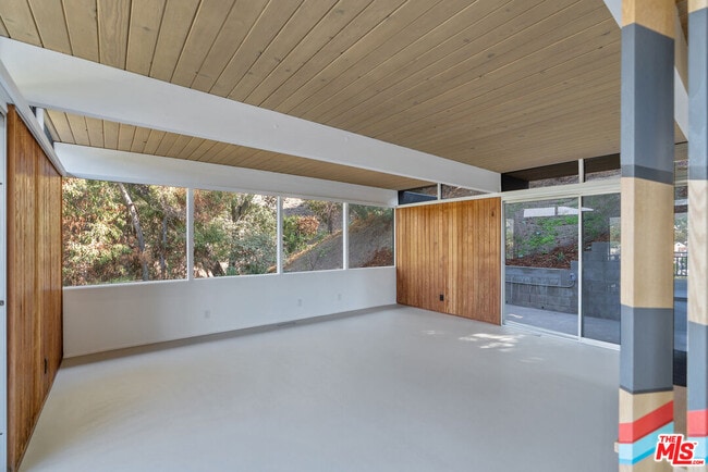 Building Photo - 1404 Oak Grove Dr