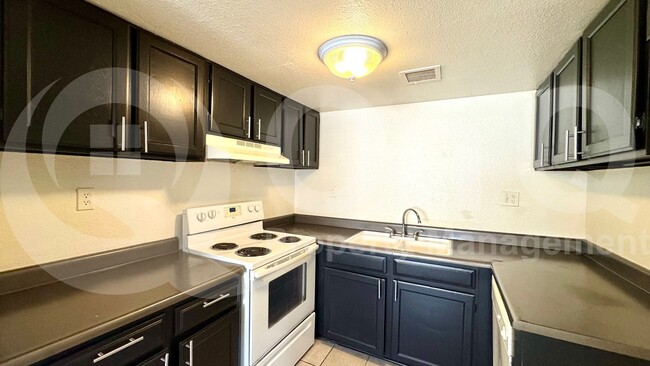 Building Photo - 2662 N 43rd Ave