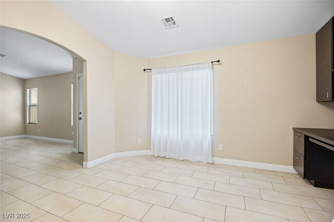 Building Photo - 11012 Vallerosa St