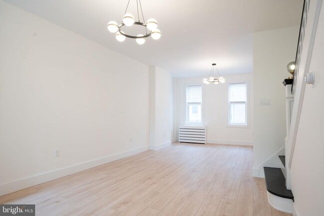 Building Photo - 170 Markle St