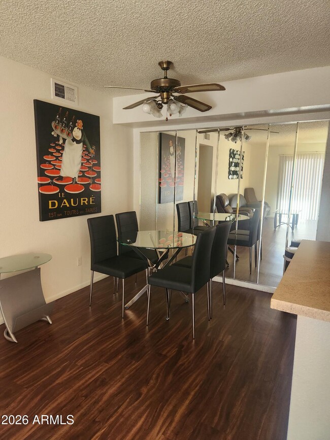 Building Photo - 2625 E Indian School Rd