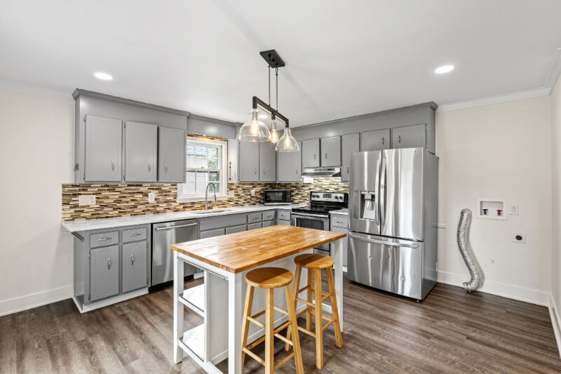 Building Photo - 111 Ticonderoga Dr