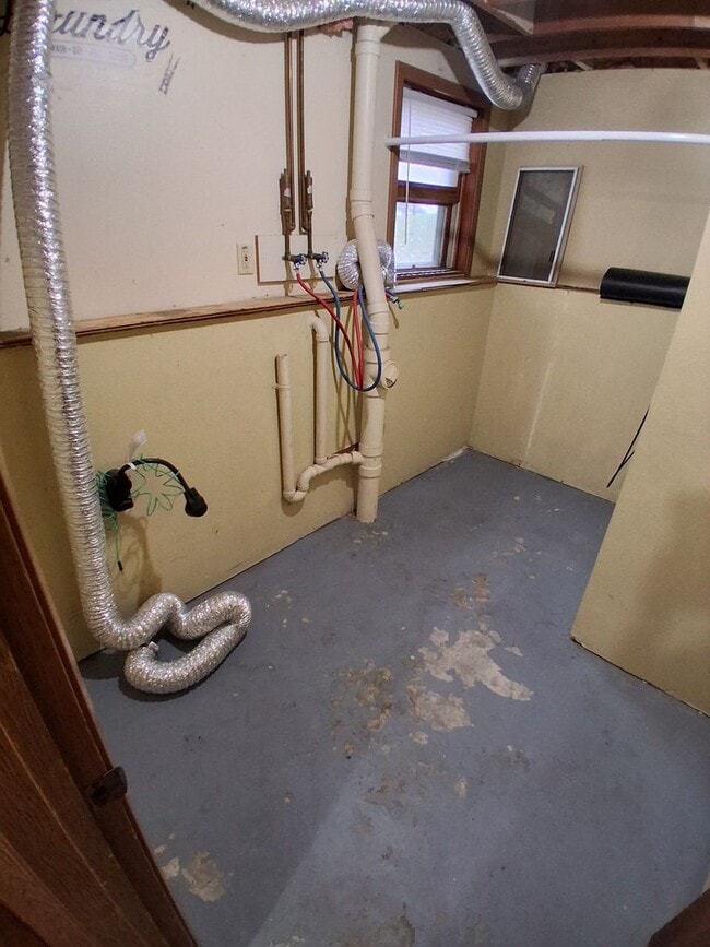 Building Photo - Sycamore Street Duplex